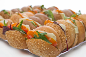 סנדוויצ'ים קטנים לאירוח 