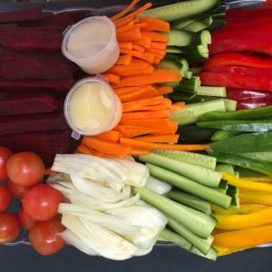 פלטת ירקות לאירוח | פלטת ירקות חתוכים | פלטות ירקות לאירוח